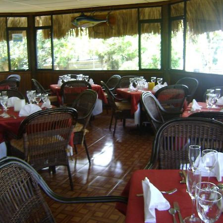 Hotel Mansion Del Rio Rio Dulce Town Exterior foto