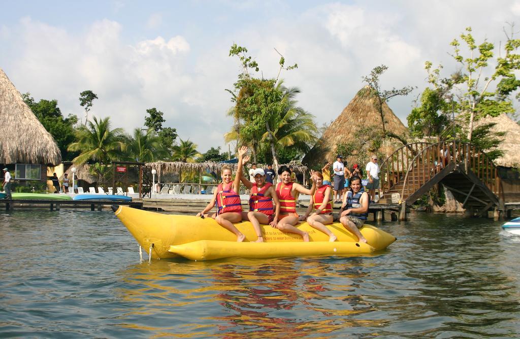 Hotel Mansion Del Rio Rio Dulce Town Exterior foto