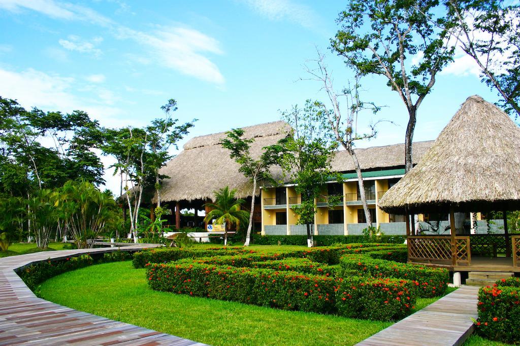 Hotel Mansion Del Rio Rio Dulce Town Exterior foto