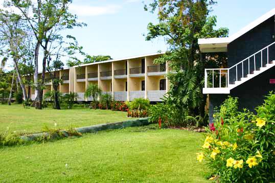 Hotel Mansion Del Rio Rio Dulce Town Exterior foto