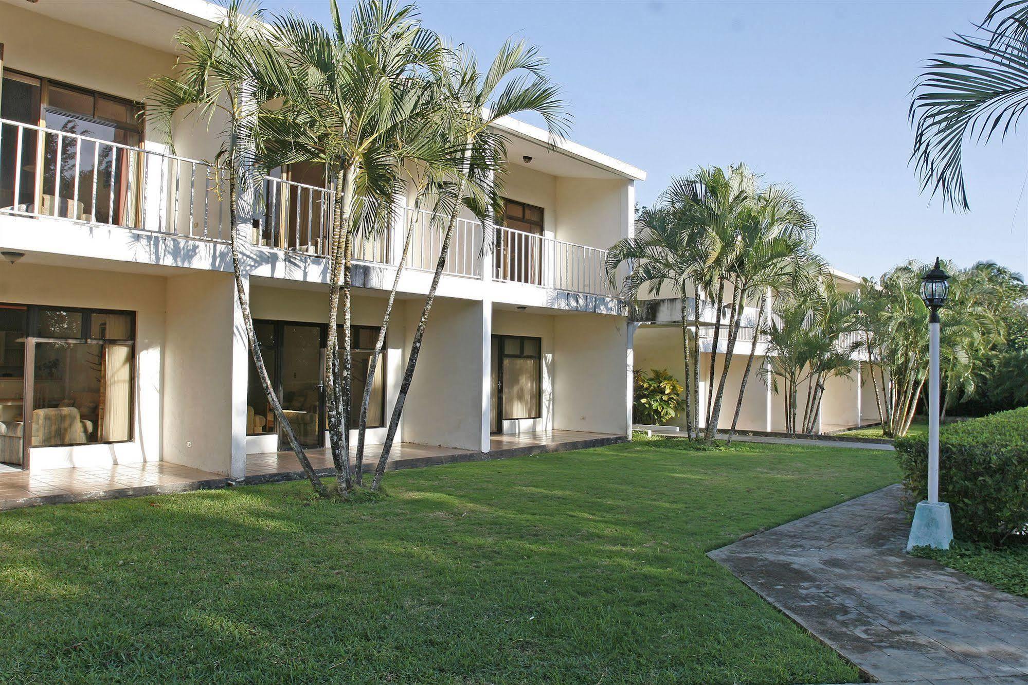 Hotel Mansion Del Rio Rio Dulce Town Exterior foto
