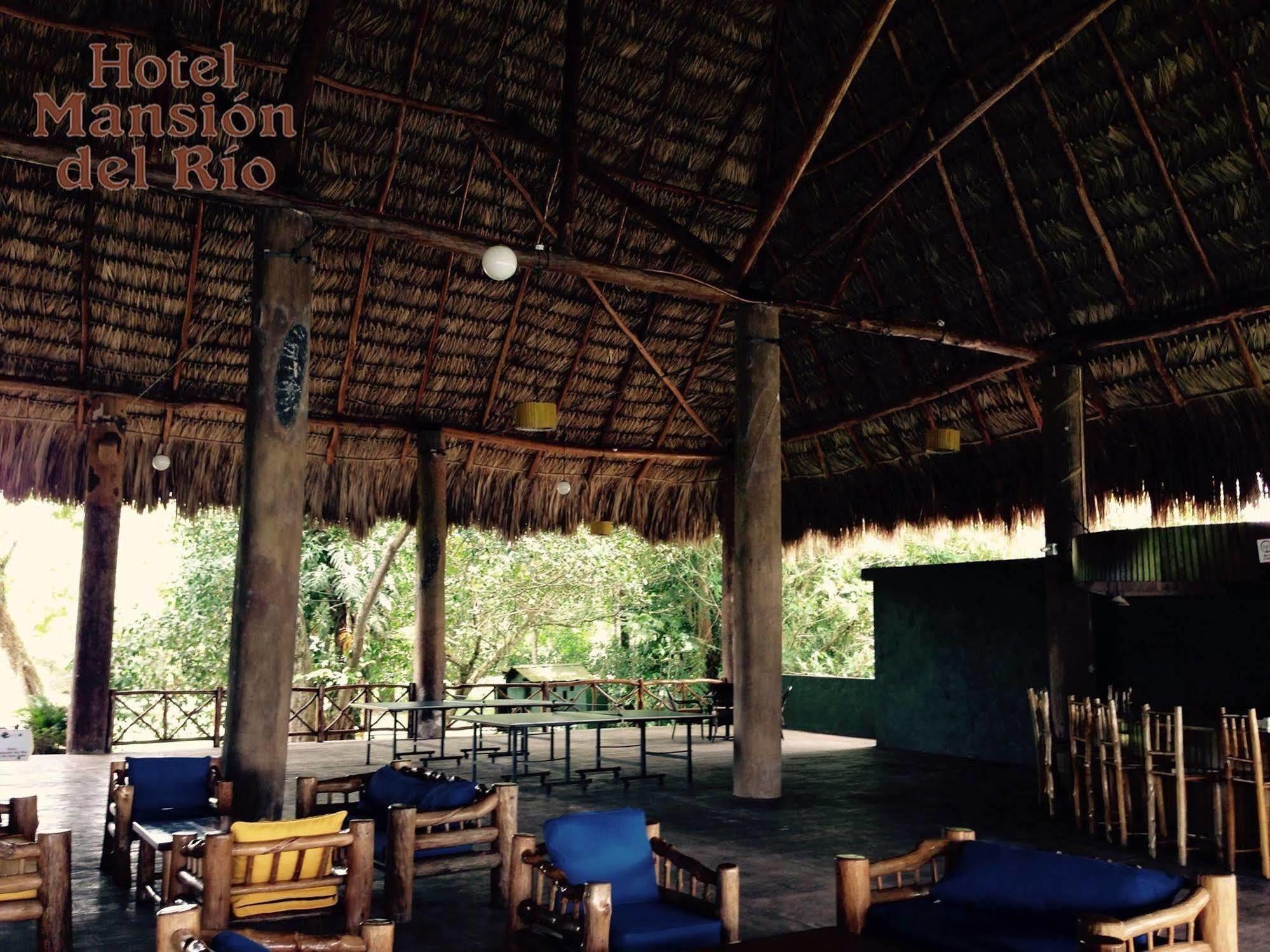 Hotel Mansion Del Rio Rio Dulce Town Exterior foto