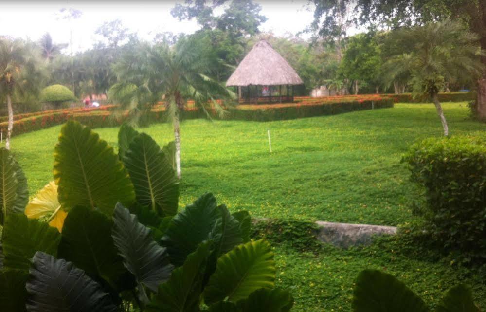 Hotel Mansion Del Rio Rio Dulce Town Exterior foto