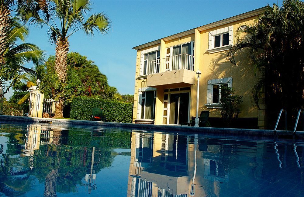 Hotel Mansion Del Rio Rio Dulce Town Exterior foto