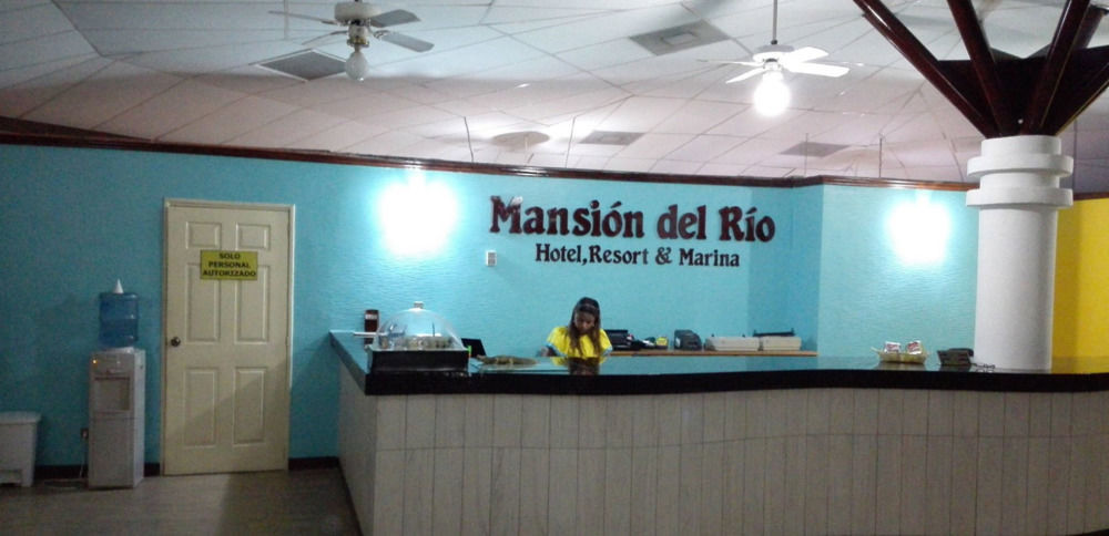 Hotel Mansion Del Rio Rio Dulce Town Exterior foto