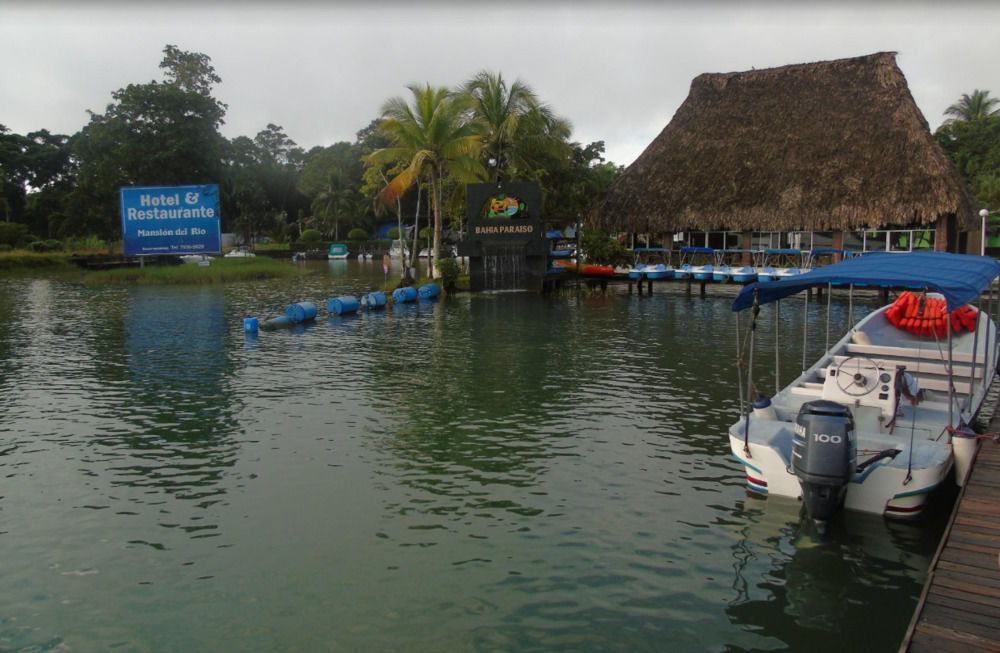 Hotel Mansion Del Rio Rio Dulce Town Exterior foto