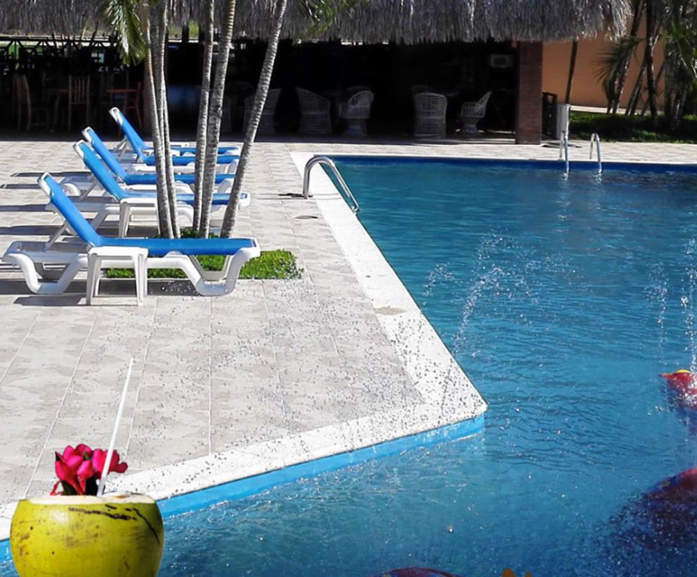 Hotel Mansion Del Rio Rio Dulce Town Exterior foto