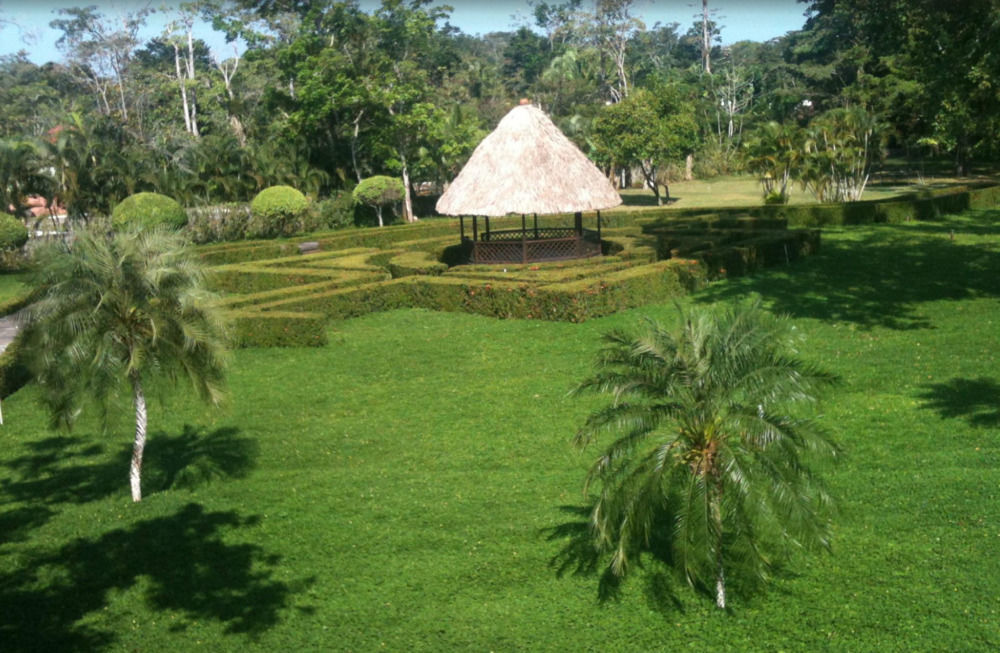 Hotel Mansion Del Rio Rio Dulce Town Exterior foto